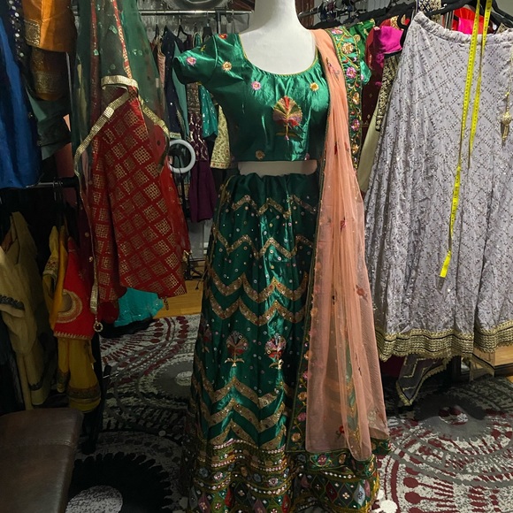 Lehenga - Picture 5 of 6